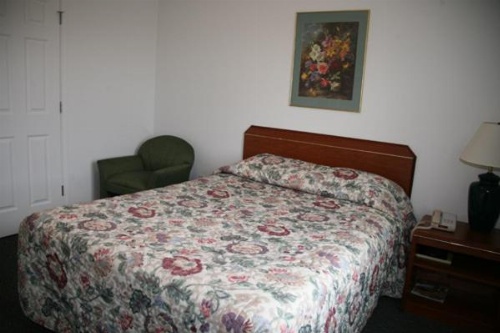 Ponderosa Motel image 18